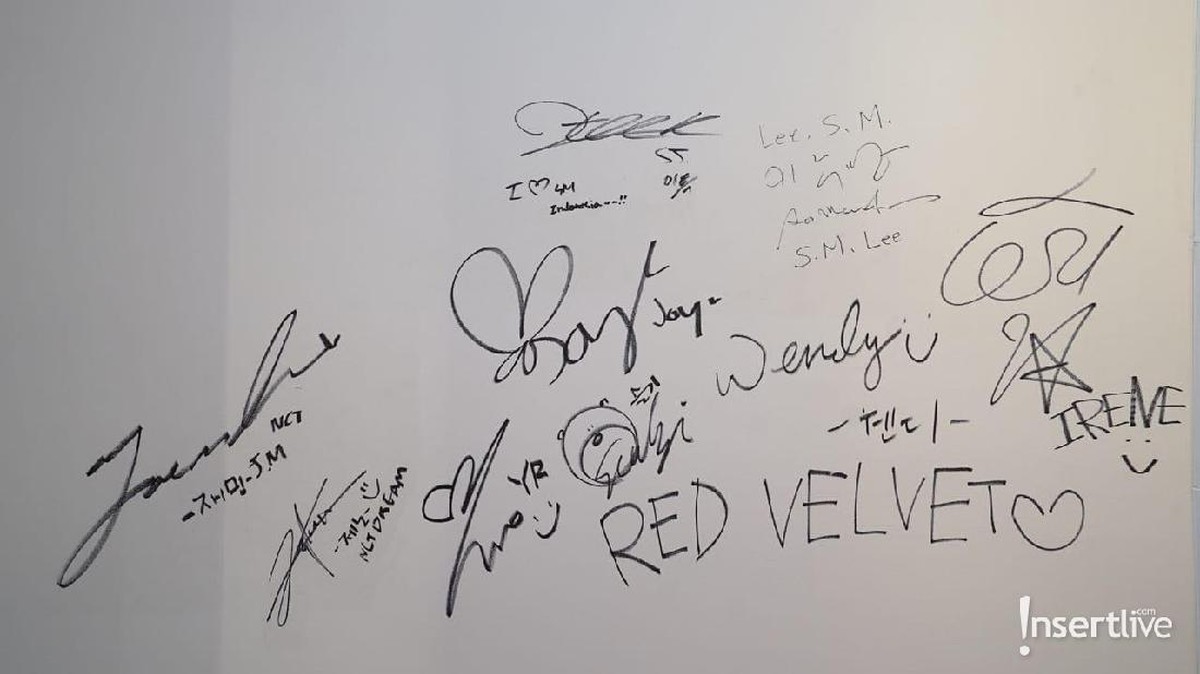 Kantor SM Entertainment yang berada di Gedung FX Sudirman sudah dibuka lho&period; Insertizen yang belum pernah ke sana&comma; intip yuk sekece apa sih kantornya&quest;