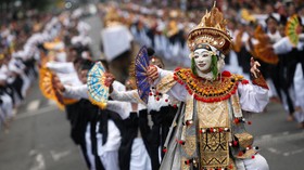 FOTO: 'Kibasan' Hari Tari Sedunia dari Penjuru Indonesia