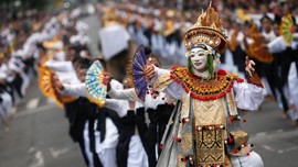 FOTO: 'Kibasan' Hari Tari Sedunia dari Penjuru Indonesia
