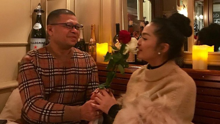 Krisdayanti bilang rumah tangganya baik-baik saja, dia pun tidak ingin baper lantaran status suaminya soal perselingkuhan.