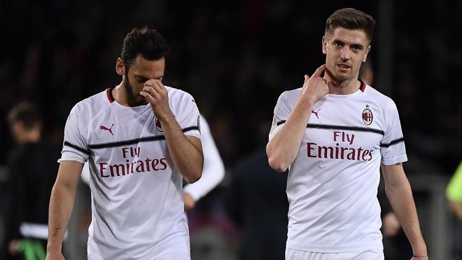 AC Milan memperlihatkan tren penampilan menurun di fase krusial akhir musim ketika mereka harus berjuang keras merebut zona Liga Champions.
