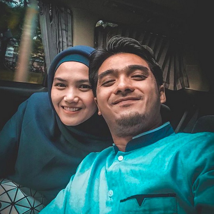 Mereka dikaruniai tiga orang anak, Mikaila Akyza Pratama, Athaya Akyza Pratama, dan Dhia Malik Akyza Pratama. (Foto: Instagram @rickyharun)<div class="gmail_attr" dir="ltr"> </div>