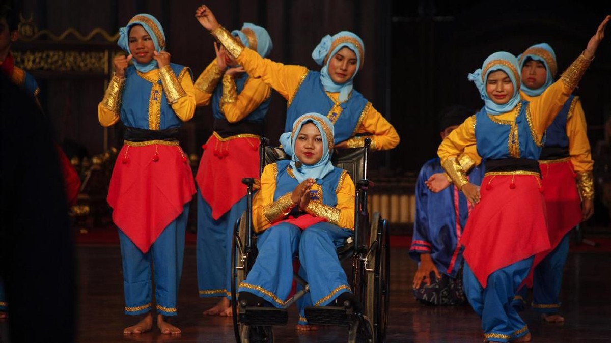 FOTO: 'Kibasan' Hari Tari Sedunia dari Penjuru Indonesia