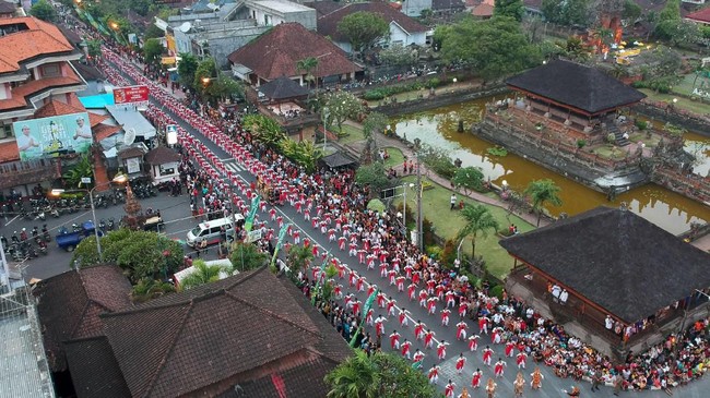 FOTO: 'Kibasan' Hari Tari Sedunia dari Penjuru Indonesia