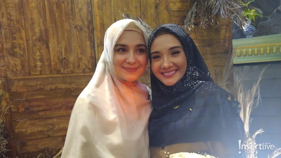 Zaskia dan Shireen Sungkar Bongkar Kenakalan Masa Kecil Ketika Puasa Zaskia Sungkar dan Shireen Sungkar menceritakan banyak pengalaman nakal yang terjadi saat puasa.