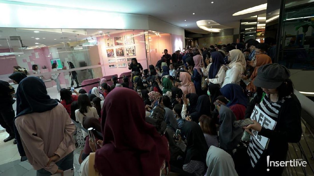 Kantor SM Entertainment yang berada di Gedung FX Sudirman sudah dibuka lho&period; Insertizen yang belum pernah ke sana&comma; intip yuk sekece apa sih kantornya&quest;