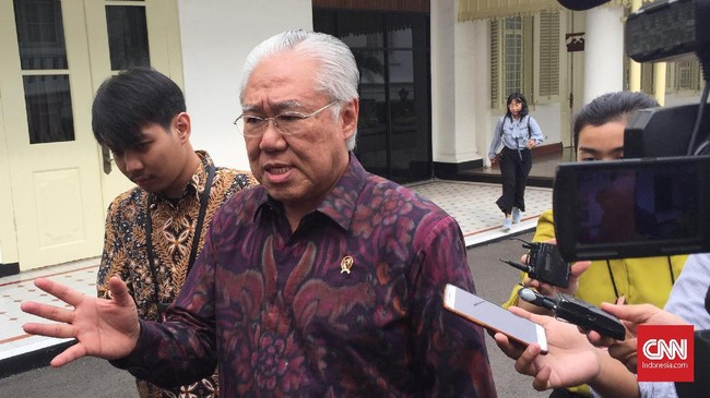 Pemerintah menurunkan syarat kemurnian gula mentah impor. Keputusan diambil demi mengakomodasi impor gula asal India.