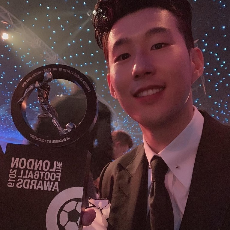 Di posisi 9 masuk nama pesepakbola Son Heung Min. Nama Son pun mamang sangat terkenal, pasalnya terbaru ia berhasil mengantar klubnya ke semifinal Champions League.