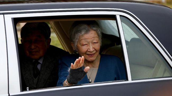 Di balik kesuksesan Kaisar Akihito, ada sang permaisuri, Michiko Shoda, yang selalu mendampinginya.