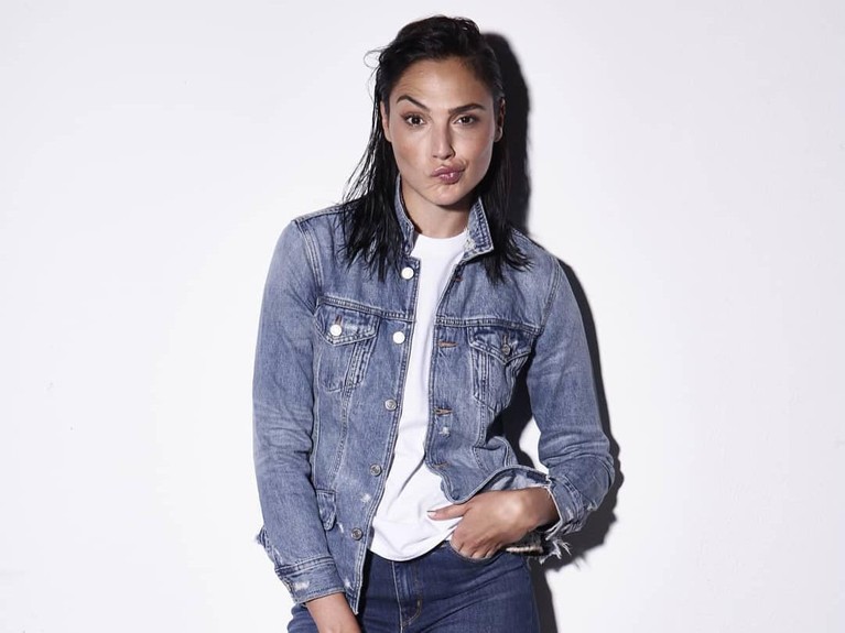 Pesona Kecantikan Gal Gadot di Usia ke-34 Aktris cantik, Gal Gadot, tengah berulang tahun yang ke-34 pada hari ini, Selasa (30/4). Insertizen intip enam gaya kece dari pemeran Wonder Woman ini.