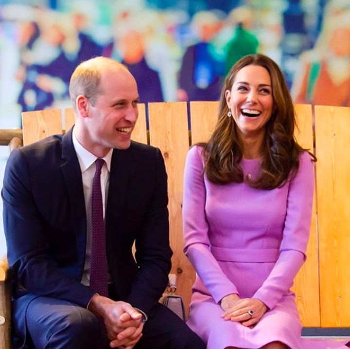 Kate sedang mendampingi William dalam acara  Global Ministerial Mental Health Summit. Tawa Kate terlihat begitu lepas saat duduk di samping William. (Foto: Instagram @kensingtonroyal)
