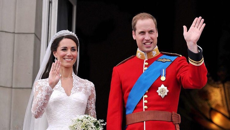 Berawal dari hubungan teman, William & Kate akhirnya memutuskan menjalin hubungan romantis hingga akhirnya menikah.
