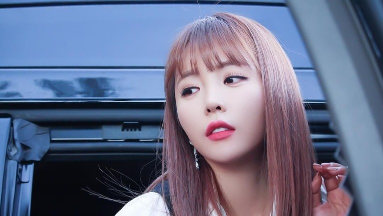 Posisi ke 6 dalam daftar ini diisi oleh eks member girlband SWAN, Hong Jin Young. Dengan wajah cantiknya Jin Young memang memiliki banyak penggemar.