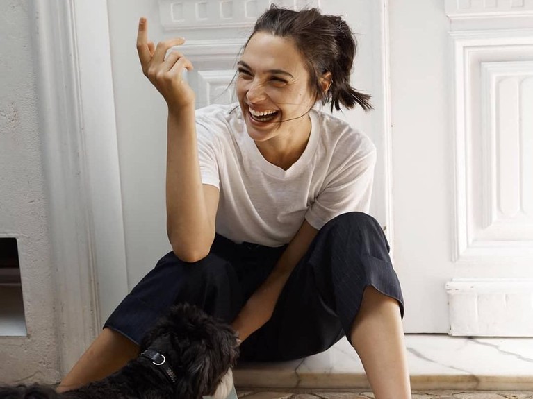 Pesona Kecantikan Gal Gadot di Usia ke-34 Aktris cantik, Gal Gadot, tengah berulang tahun yang ke-34 pada hari ini, Selasa (30/4). Insertizen intip enam gaya kece dari pemeran Wonder Woman ini.