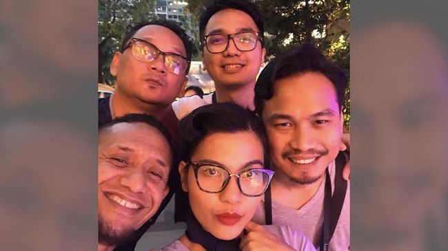 Deredia, NonaRia dan White Shoes and The Couple Company punya kesamaan, selain ketiganya digawangi penyanyi perempuan. Mereka juga mengusung konsep 'lawas.'