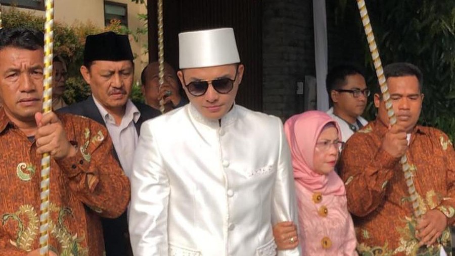 Muzdalifah beberapa waktu lalu terlihat sangat marah ketika sang suami, Fadel Islami, disebut tidak mempunyai pekerjaan. Lalu benarkah tuduhan tersebut?