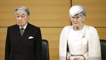 Kaisar Akihito Turun Tahta