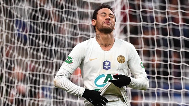 Meski sering cedera, Neymar disebut masih diminati oleh Real Madrid pada bursa transfer musim ini.