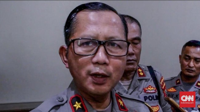 Kepolisian Daerah Maluku Utara masih melakukan investigasi usai aksi demonstrasi dan bakar ban para personel Polres Halsel yang menuntut honor Pemilu 2019.