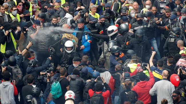 Rusuh Peringatan May Day di Paris dan St Petersburg