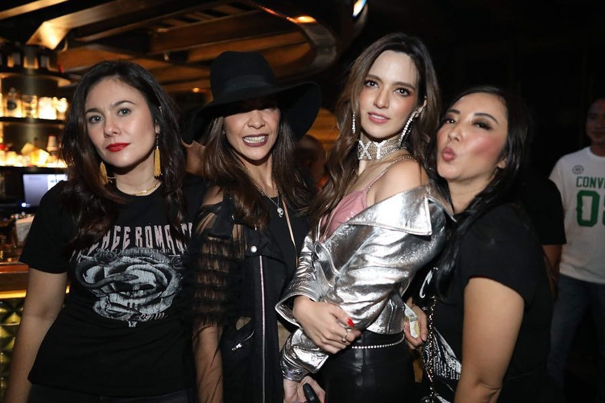 Ardi Bakrie pada 22 April lalu baru saja merayakan ulang tahunnya ke 40&period; Beginilah 6 momen cetar perayaan ulang tahun Nia Ramadhani itu&period;