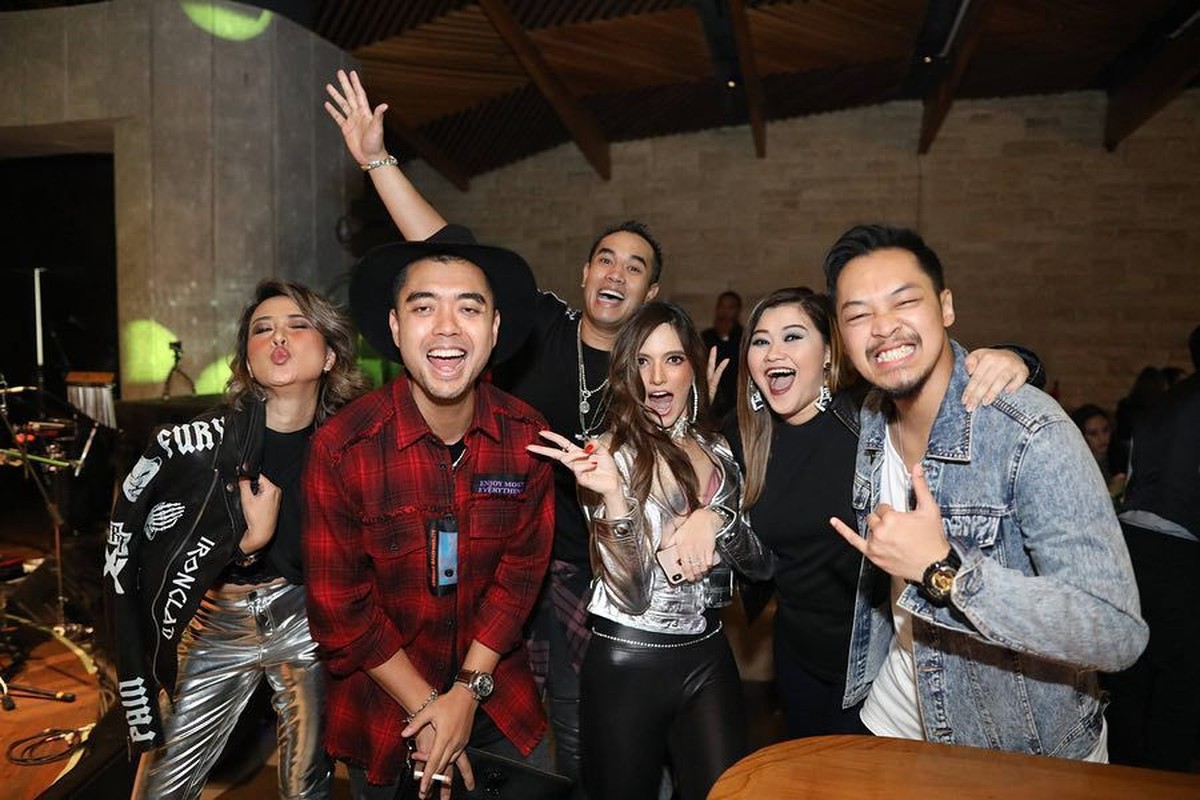 Ardi Bakrie pada 22 April lalu baru saja merayakan ulang tahunnya ke 40&period; Beginilah 6 momen cetar perayaan ulang tahun Nia Ramadhani itu&period;