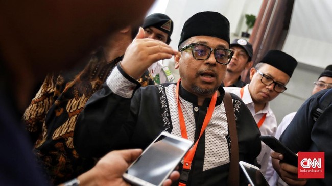 Jubir PA 212 Haikal Hassan batal diperiksa polisi usai reaktif covid-19. Ia diminta isolasi mandiri sambil menunggu hasil tes PCR.