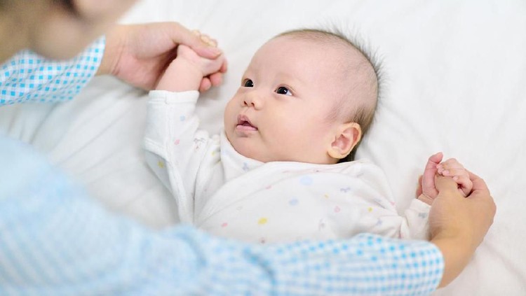9 Refleks Bayi  Baru Lahir yang Bunda Harus Tahu Halaman 2