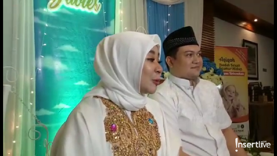 Mantan penyanyi cilik Chikita Meidy gelar acara akikah untuk putra pertamanya, Javier Raesha Adhitya.