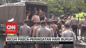 VIDEO: May Day, Massa Berkostum Hitam Bikin Ricuh di Bandung