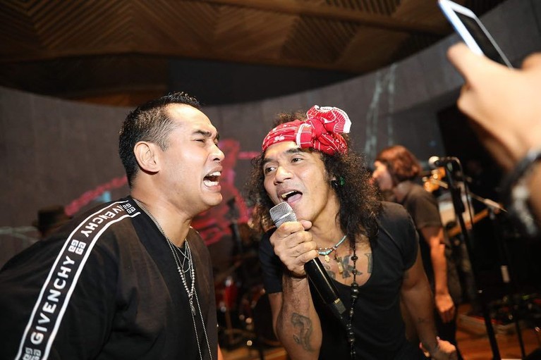 Ardi Bakrie pada 22 April lalu baru saja merayakan ulang tahunnya ke 40. Beginilah 6 momen cetar perayaan ulang tahun Nia Ramadhani itu.