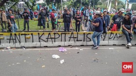 Polisi Usut Aksi Massa Berbaju Hitam Rusak Pagar Busway