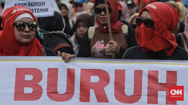 Para buruh melakukan aksi Peringatan Hari Buruh (Mayday) di area Patung Kuda, Jakarta Pusat. Rabu 1 Mei 2019. Ratusan buruh akan longmarch menuju Istana Negara dari titik kumpul di bundaran Patung Kuda untuk menyampaikan aspirasi mereka. CNN Indonesia/Andry Novelino