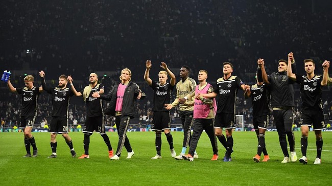 Ajax Amsterdam berhasil meraih kemenangan di markas Tottenham Hotspur lantaran para pemain berlaga seperti singa di lapangan.