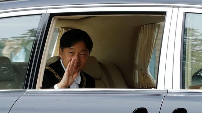 Sedan Mewah dalam Penobatan Kaisar Baru Jepang