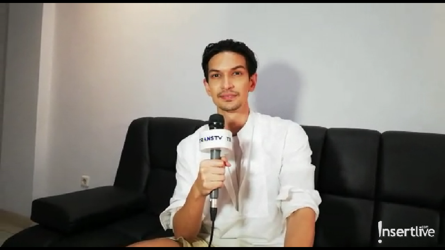 Dimas Beck kini tak hanya menjalani kehidupan di dunia entertainment. Ia juga sudah mulai melebarkan sayap di dunia bisnis.