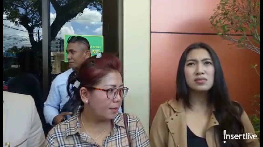 Ibunda Kriss Hatta menegaskan keyakinannya bahwa sang anak tidak bersalah dalam kasus tersebut.