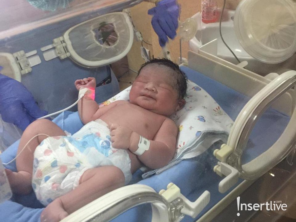 Tya Ariestya baru saja melahirkan anak kedua yang diberi nama Muhammad Kalundra Ratinggang&period; Berikut 6 potret menggemaskan Kalunda&period;