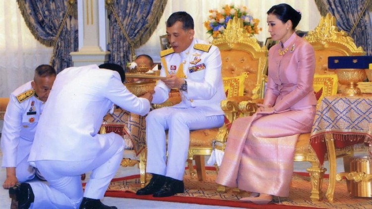 REFILE - ADDING RESTRICTIONS    King Maha Vajiralongkorn and his consort, General Suthida Vajiralongkorn named Queen Suthida attend their wedding ceremony in Bangkok, Thailand May 1, 2019. Picture taken May 1, 2019.  Thailand Royal Household via REUTERS THIS IMAGE HAS BEEN SUPPLIED BY A THIRD PARTY. NO RESALES. NO ARCHIVES