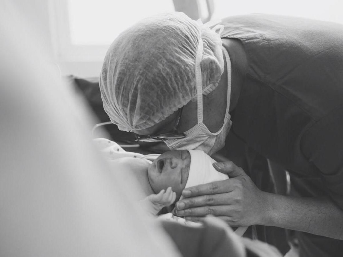 Tya Ariestya baru saja melahirkan anak kedua yang diberi nama Muhammad Kalundra Ratinggang&period; Berikut 6 potret menggemaskan Kalunda&period;