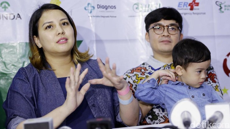Menyambut putra keduanya, Tya Ariestya dan suaminya, Irfan Ratinggang memiliki harapan pada anak kedua. Harapan tersebut terselip lewat namanya, Kalundra.