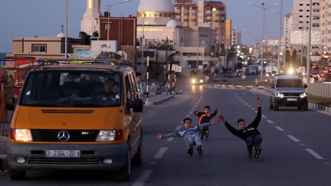 FOTO: Peselancar Jalanan Gaza