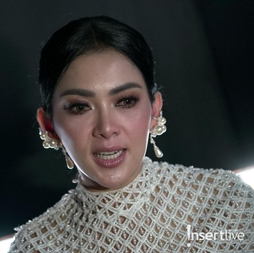 3 Fakta Ayah Angkat Syahrini, Bule Belanda yang Jadi Misteri
