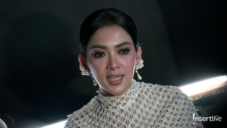 Fakta menarik ayah angkat Syahrini bernama Laures.