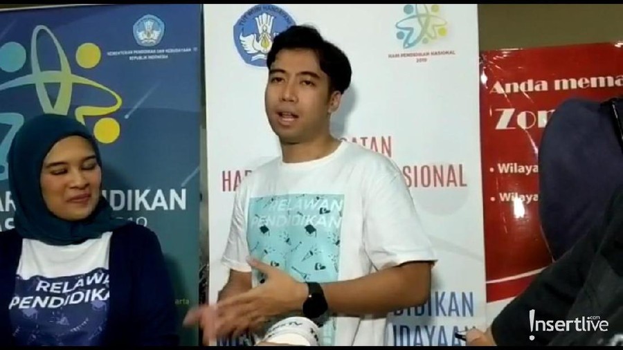 Cita-Cita Terpendam Vidi Aldiano Vidi Aldiano ungkapkan dirinya pernah bercita-cita menjadi seorang dokter.