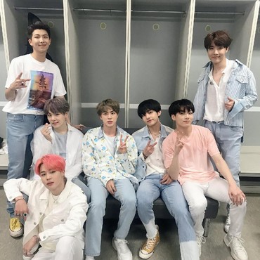 Ada Apa Boyband BTS dengan Dior?