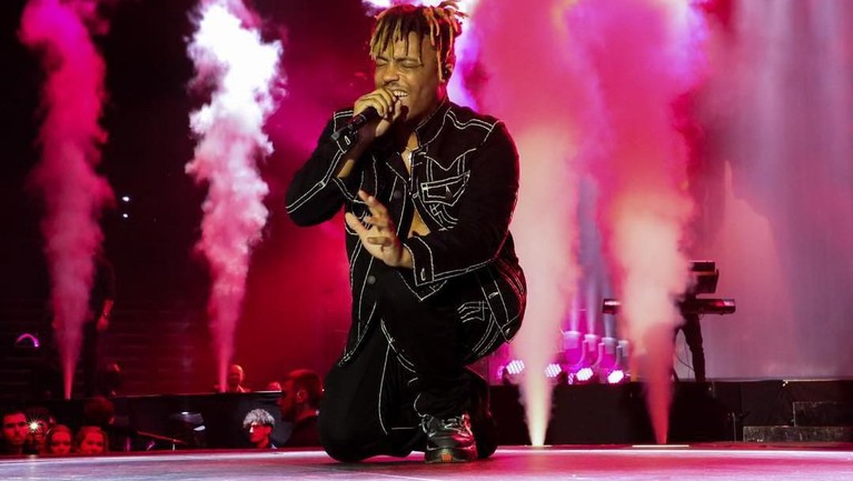 Inilah 7 potret keren Juice WRLD, seorang penyanyi pendatang baru yang meraih penghargaan untuk nominasi Top New Artist di Billboard Music Awards 2019.