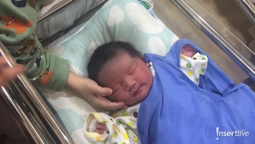img-title Cerita Kelahiran Anak Kedua Tya Ariestya