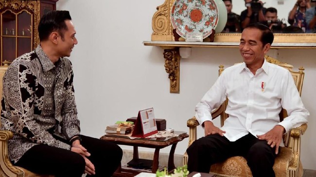 Pertemuan dengan AHY dinilai sebagai strategi Jokowi mendelegitimasi kekuatan Prabowo-Sandi setelah sebelumnya langkah mengutus Luhut bertemu Prabowo gagal.