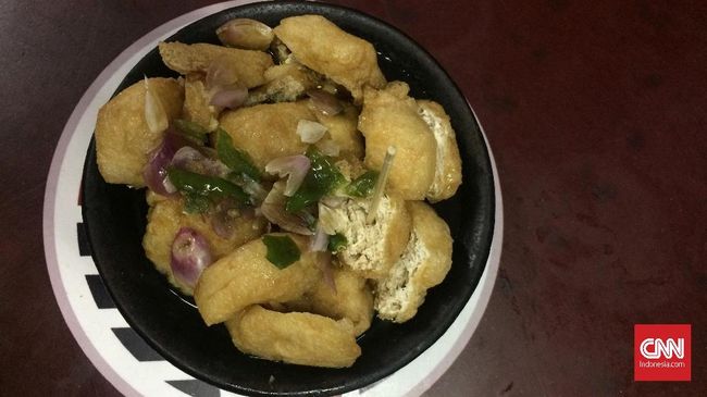 Tahu gejrot adalah kuliner khas Cirebon yang terbuat dari tahu cokelat kopong dan bumbu-bumbu. Berikut cara membuat tahu gejrot.